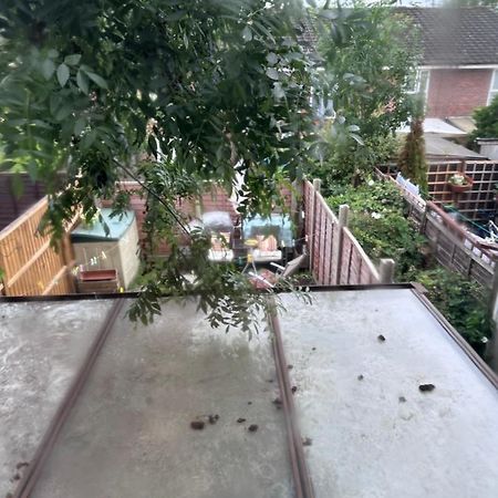 77 Blenheim Road Leilighet Northolt  Eksteriør bilde